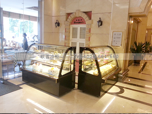 F026湖南长沙金源大酒店西餐厅弧型蛋糕展示柜